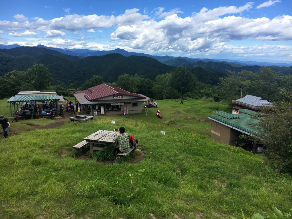 Hiking Mt. Jinba to Mt. Takao, how to get to Mt. Jinba start of the trek from Mt. Jinba to to Takao-san. Trekking from Jinbakōgenshita to Takaosanguchi station, Fureai no Michi bird trail