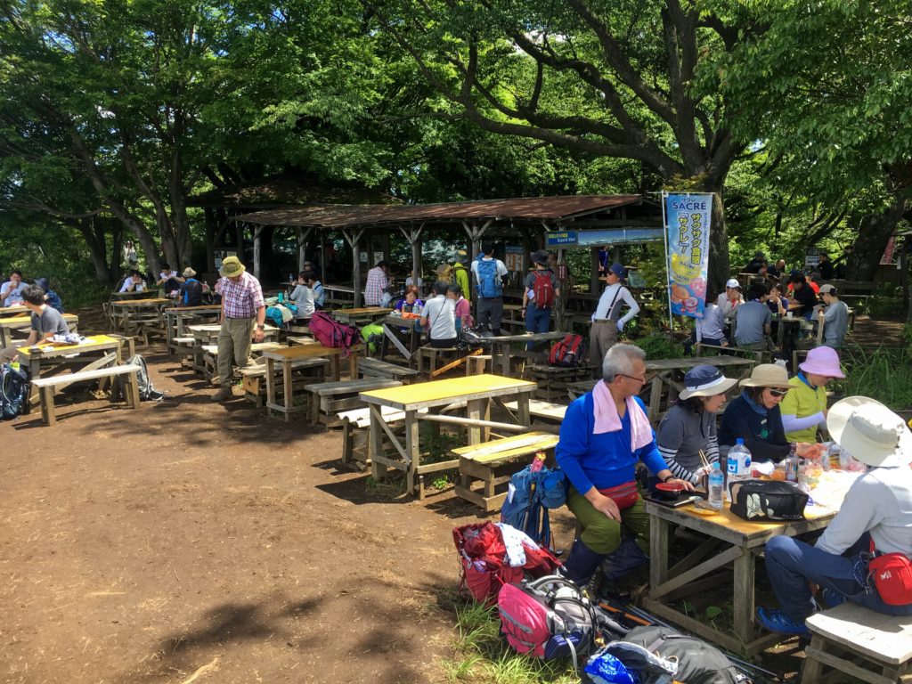 Hiking Mt. Jinba to Mt. Takao, how to get to Mt. Jinba start of the trek from Mt. Jinba to to Takao-san. Trekking from Jinbakōgenshita to Takaosanguchi station, Fureai no Michi bird trail