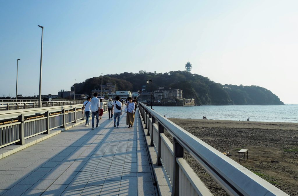 Odakyu Kamakura Enoshima Free Pass, one day in Kamakura and Enoshima itinerary, Kamakura and Enoshima day-trip itinerary from Tokyo Bronze buddha, Enoshima sea candle, hasedera temple shrine Hara beach enoshima beach sunset view