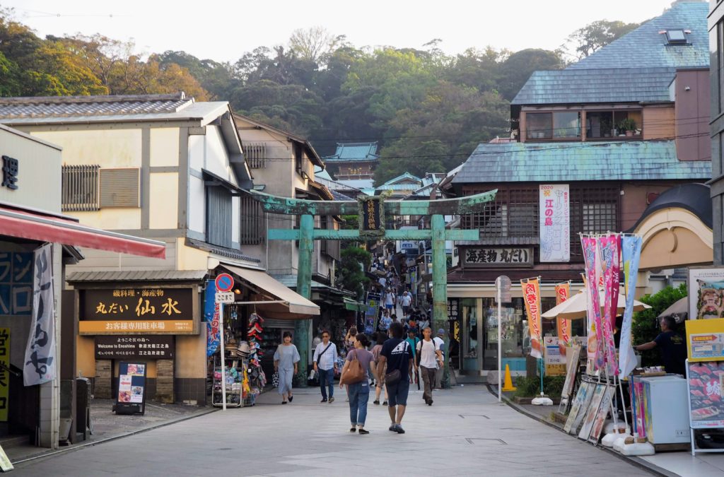 Odakyu Kamakura Enoshima Free Pass, one day in Kamakura and Enoshima itinerary, Kamakura and Enoshima day-trip itinerary from Tokyo Bronze buddha, Enoshima sea candle, hasedera temple shrine Hara beach enoshima beach sunset view where to eat on enoshima